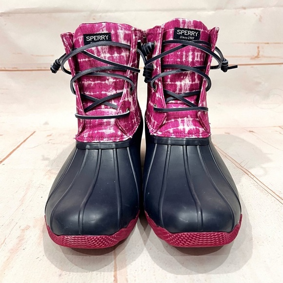 NEW Sperry Saltwater Ankle Rubber Duck Rain Snow Winter Boots Magenta Tie Dye - Picture 6 of 16